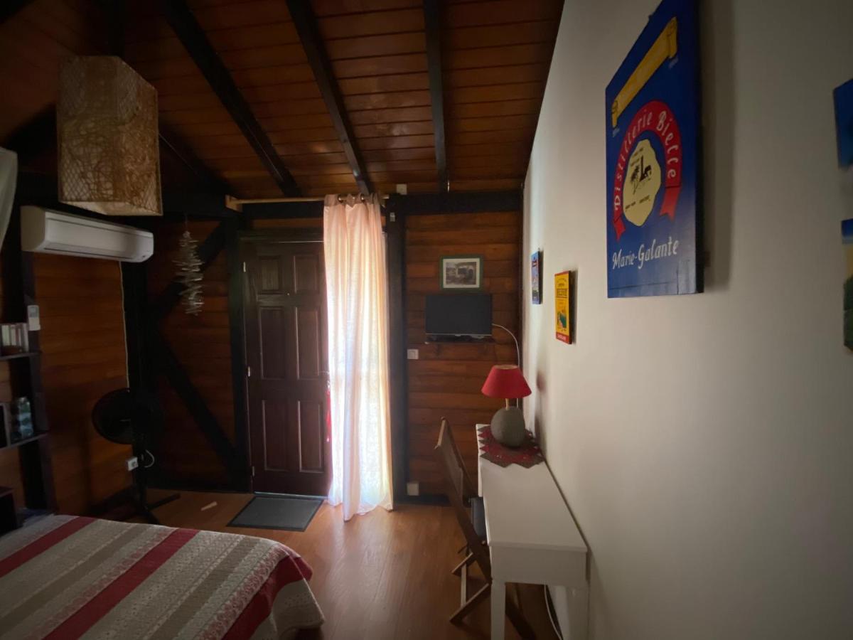 La Baie Du Bonheur Bed & Breakfast Deshaies Bagian luar foto